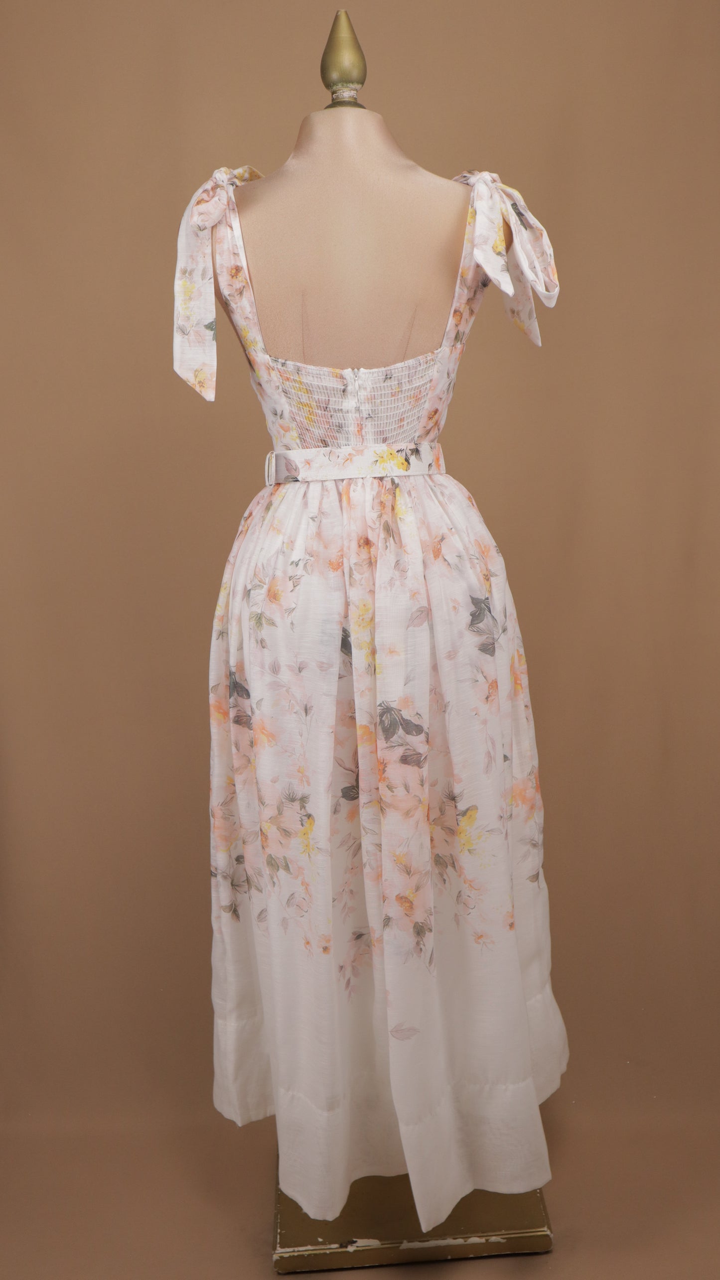 Vestido midi corsetero en lino soft con estampado floral romántico