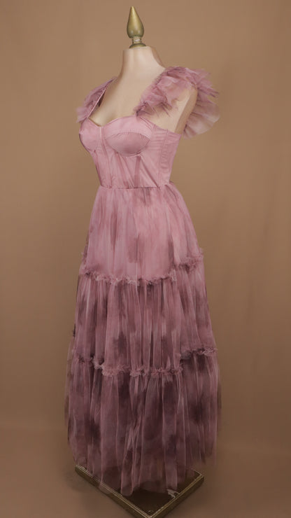 Vestido midi de tul en capas con top corsetero y mangas con volantes