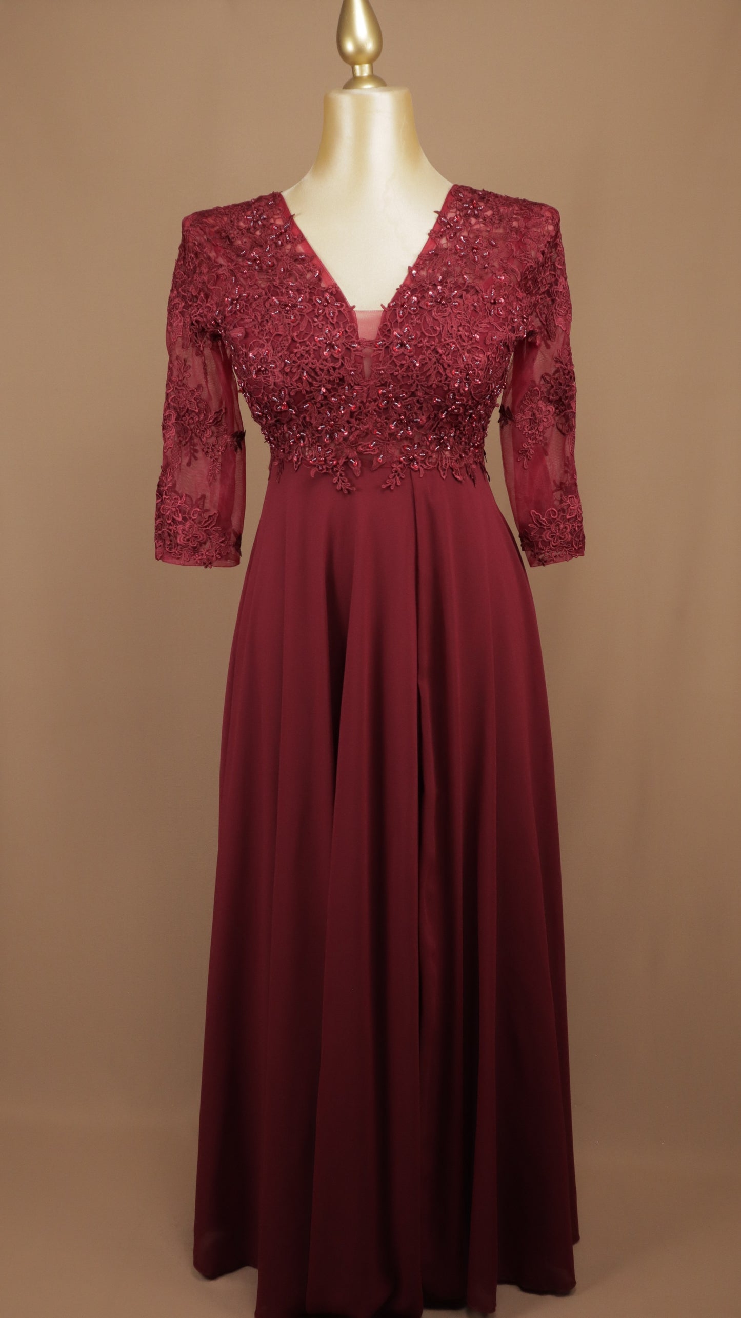 Vestido largo extra de gala con top de encaje pedrería y falda de gasa