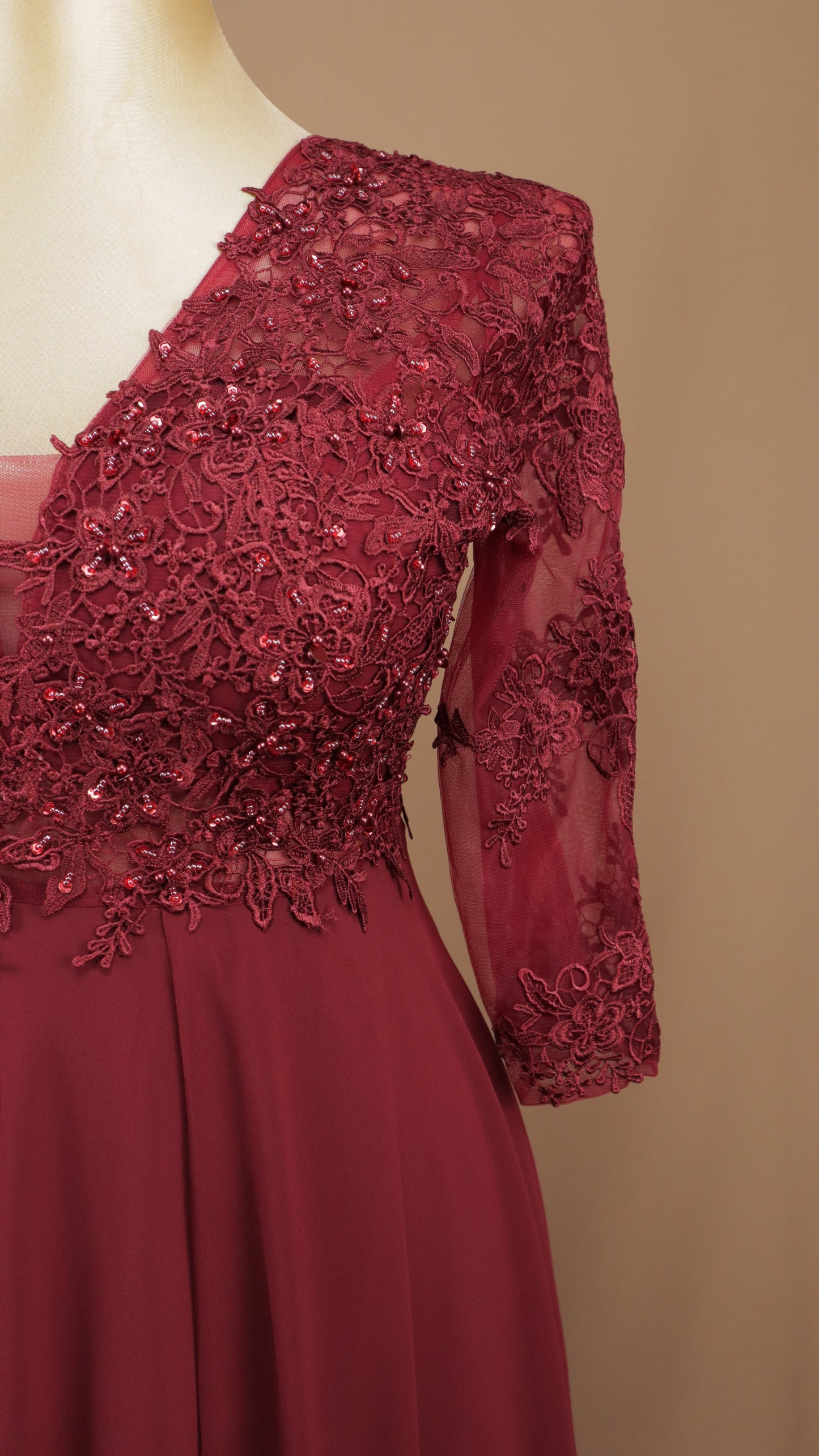 Vestido largo extra de gala con top de encaje pedrería y falda de gasa