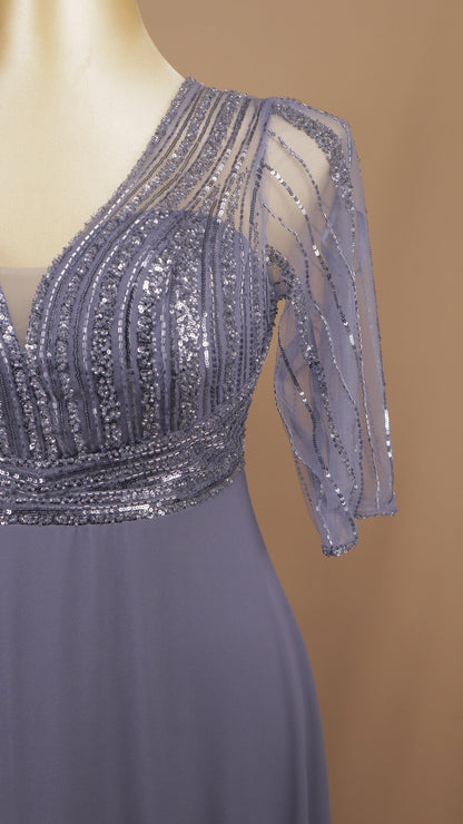 Vestido de gala largo plus size en crepe georgette con top ilusión de lentejuelas