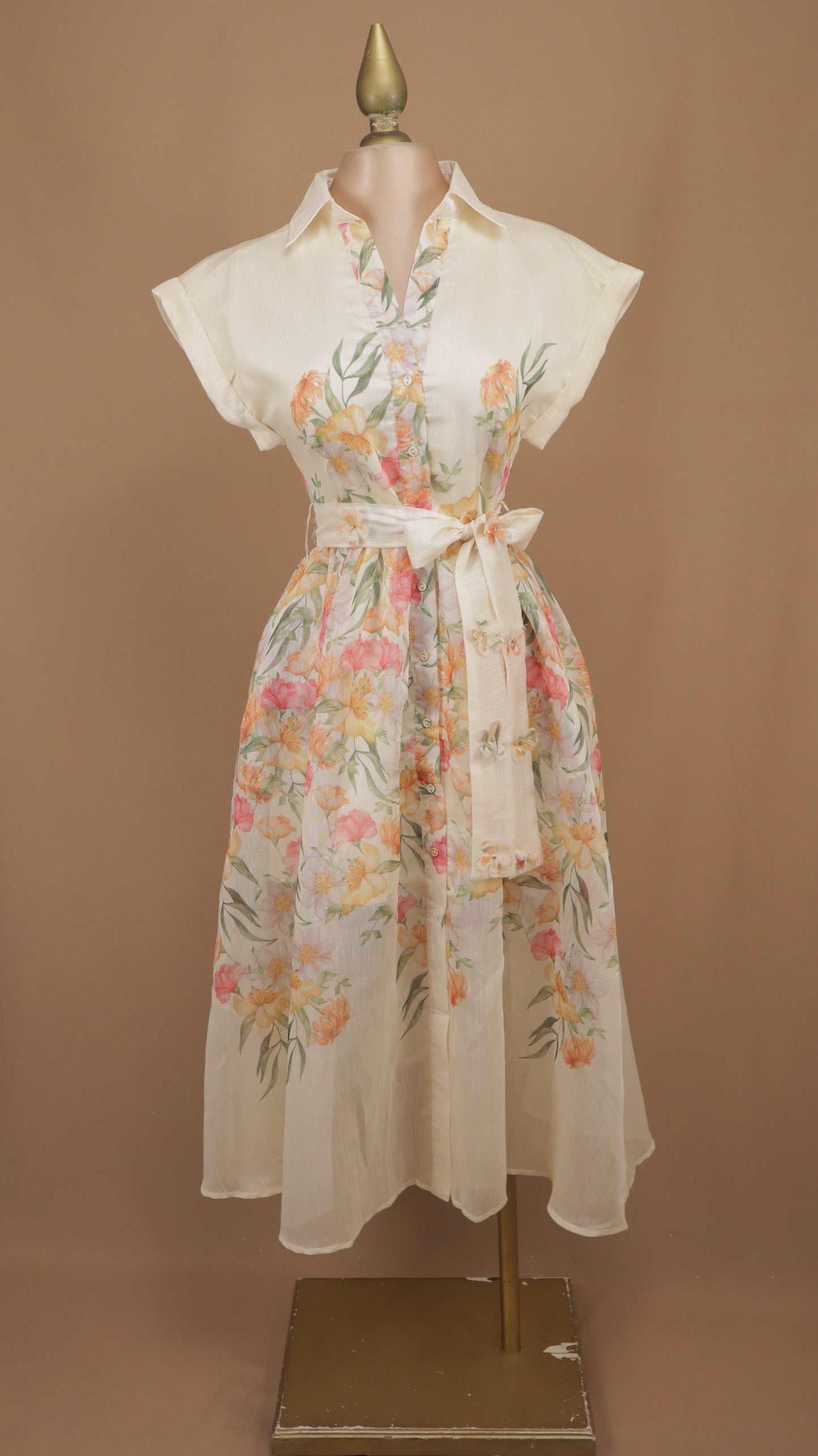 Vestido camisero midi de organza con estampado floral y cinturón de lazo