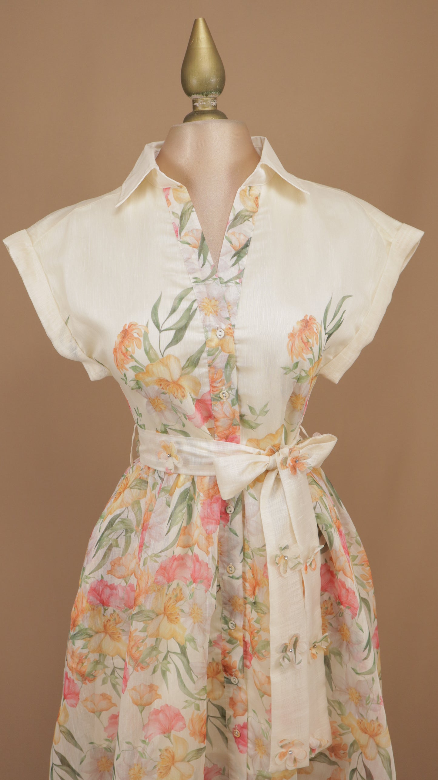 Vestido camisero midi de organza con estampado floral y cinturón de lazo