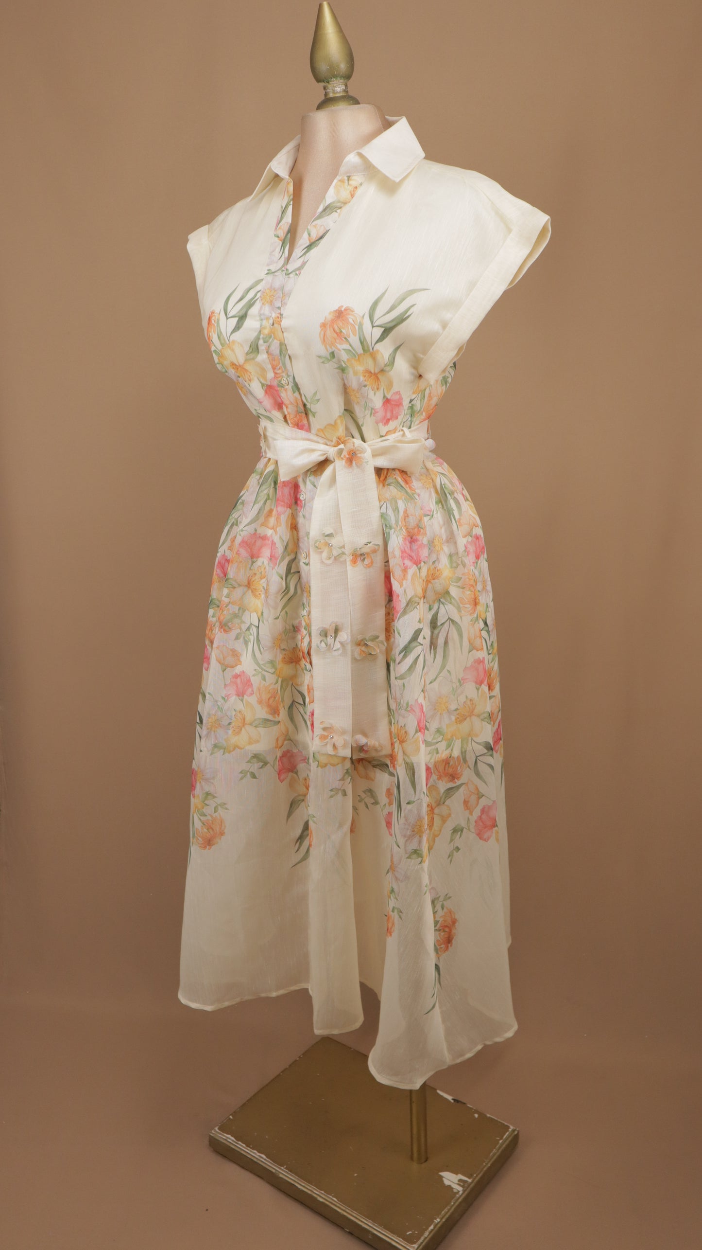 Vestido camisero midi de organza con estampado floral y cinturón de lazo