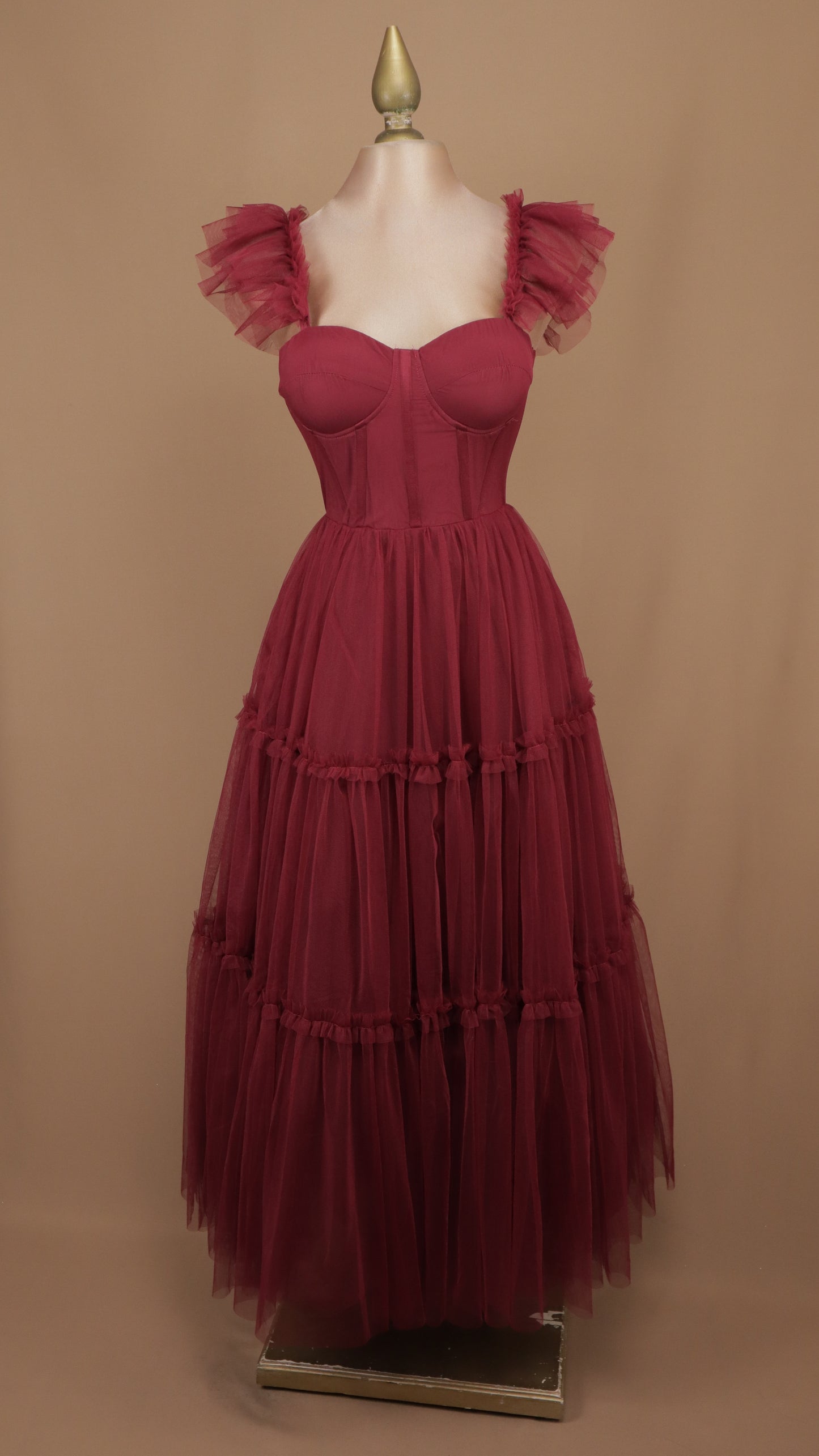 Vestido midi de tul con copa