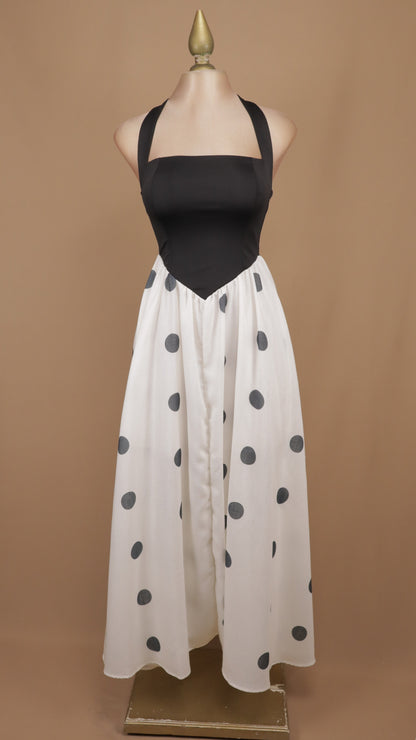 Vestido largo de escote halter en bloques de color con falda de lunares
