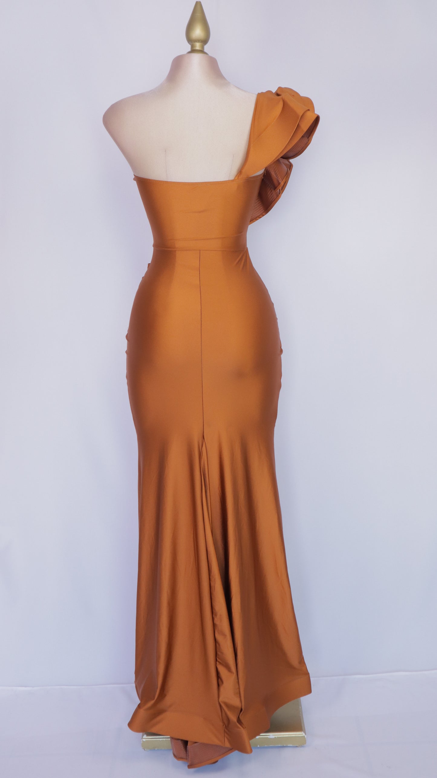Vestido largo con escarola