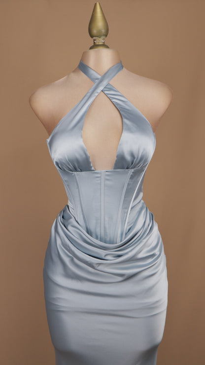 Vestido de gala satinado con top corsetero y cuello halter cruzado
