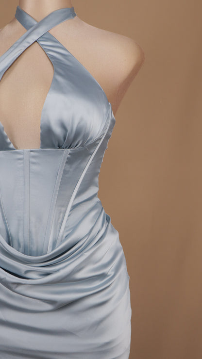 Vestido de gala satinado con top corsetero y cuello halter cruzado