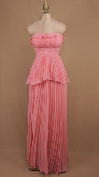 Vestido largo estraple y plisado en falda