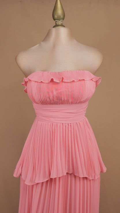 Vestido largo estraple y plisado en falda