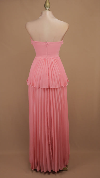 Vestido largo estraple y plisado en falda