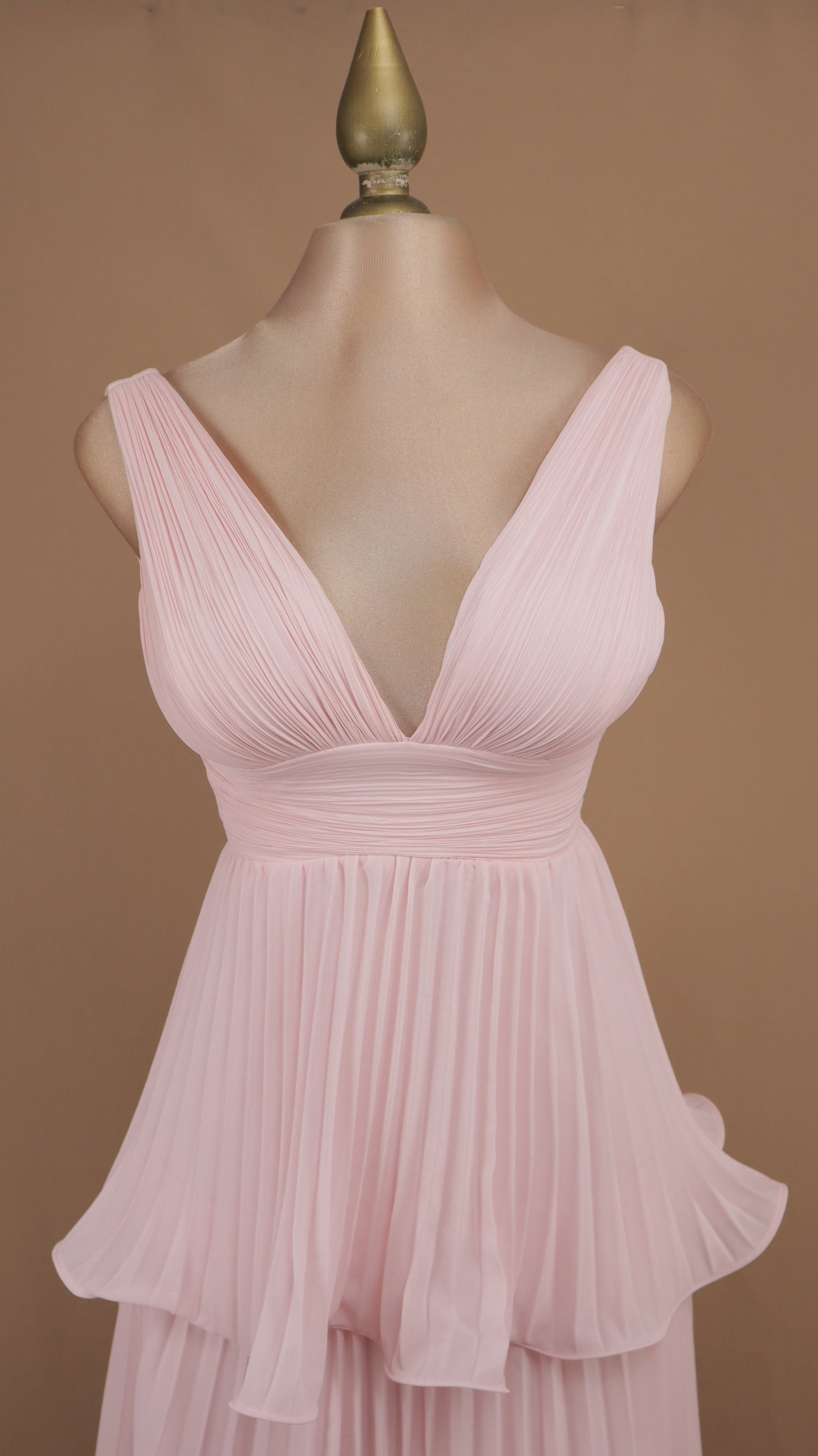 Vestido largo de olanes y plisado