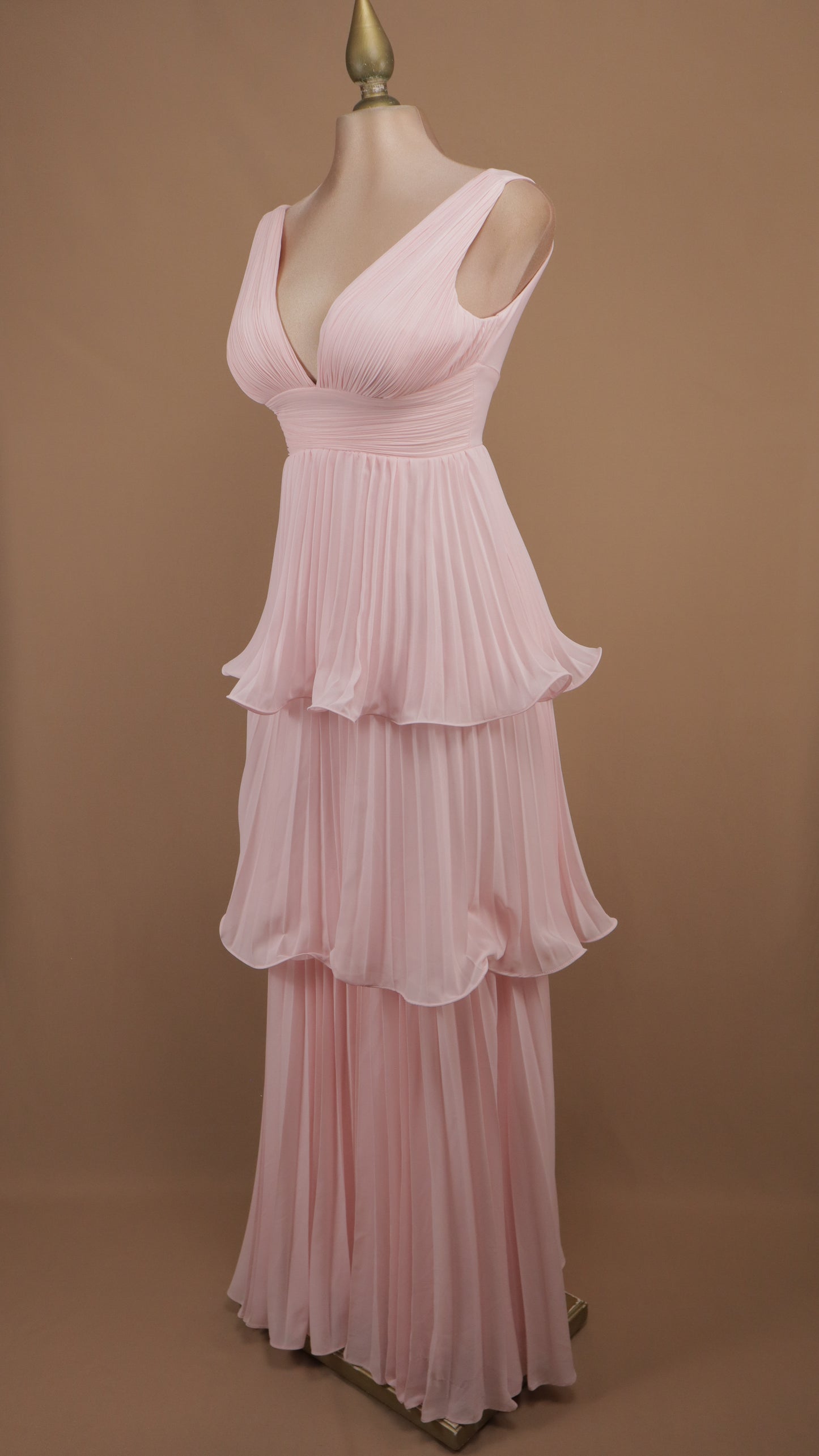 Vestido largo de olanes y plisado