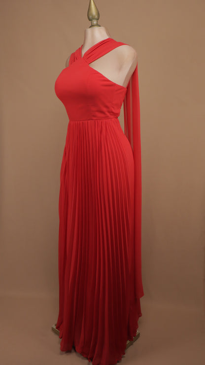 Vestido largo halter con falda plisada