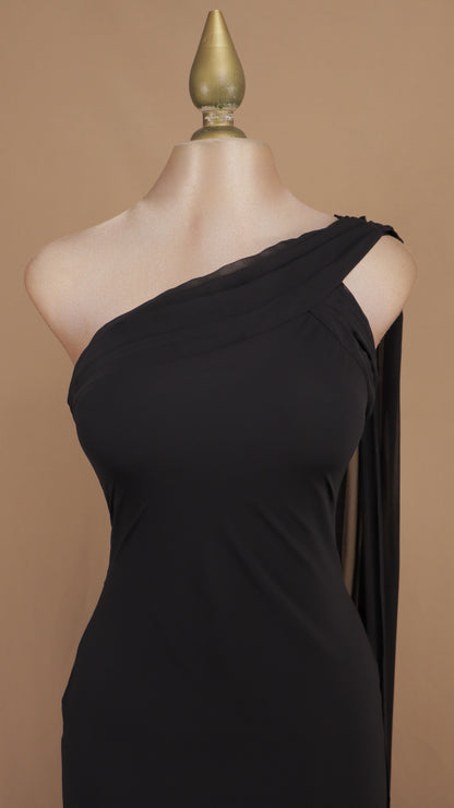 Vestido de gala asimétrico con cauda de pashmina