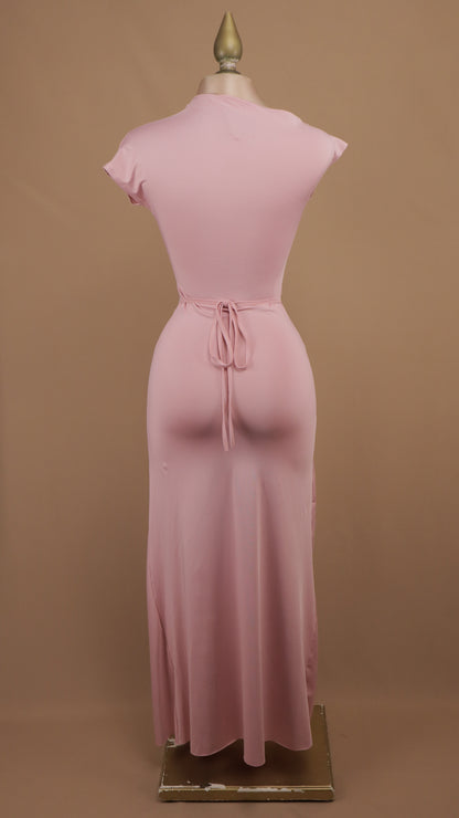 Vestido largo ajustado con detalle drapeado y nudo lateral