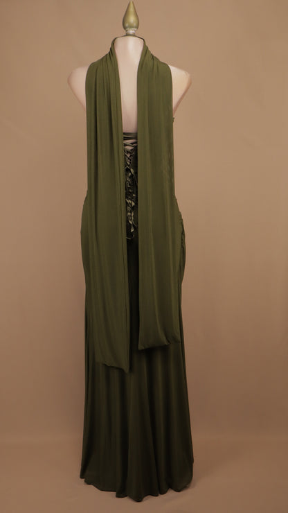 Vestido largo drapeado con escote y abertura lateral