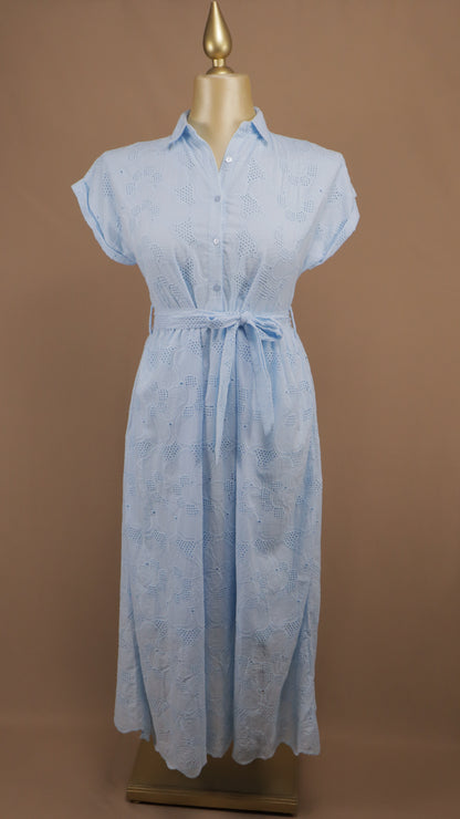 Vestido camisero midi de encaje suizo con lazo a la cintura