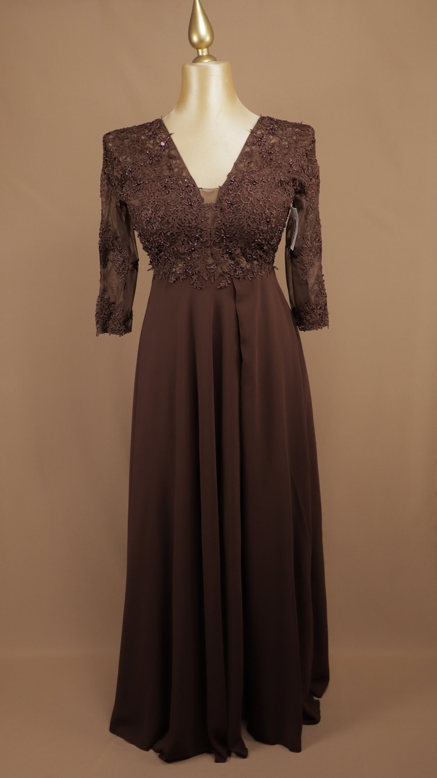Vestido largo extra de gala con top de encaje pedrería y falda de gasa
