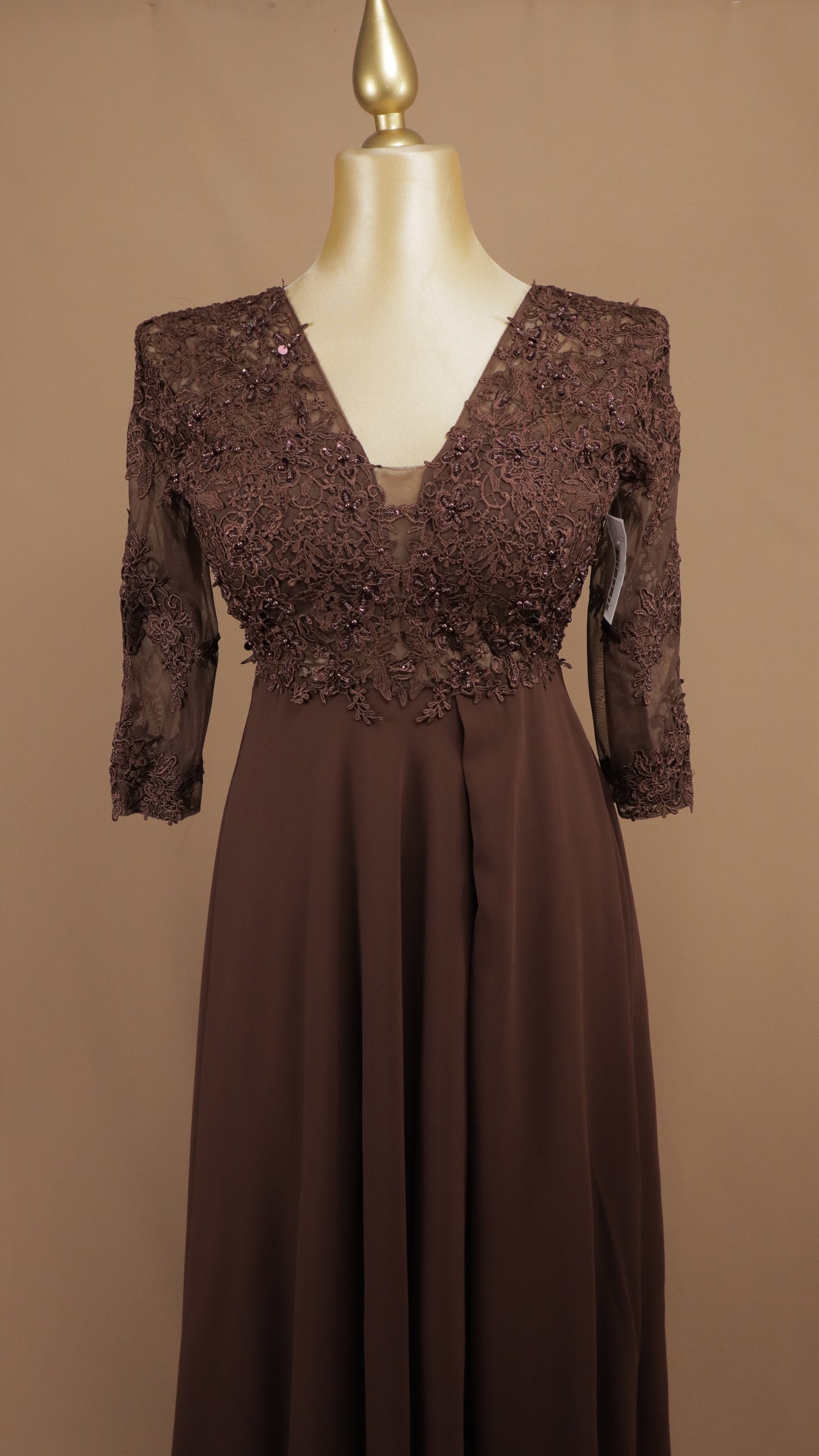 Vestido largo extra de gala con top de encaje pedrería y falda de gasa