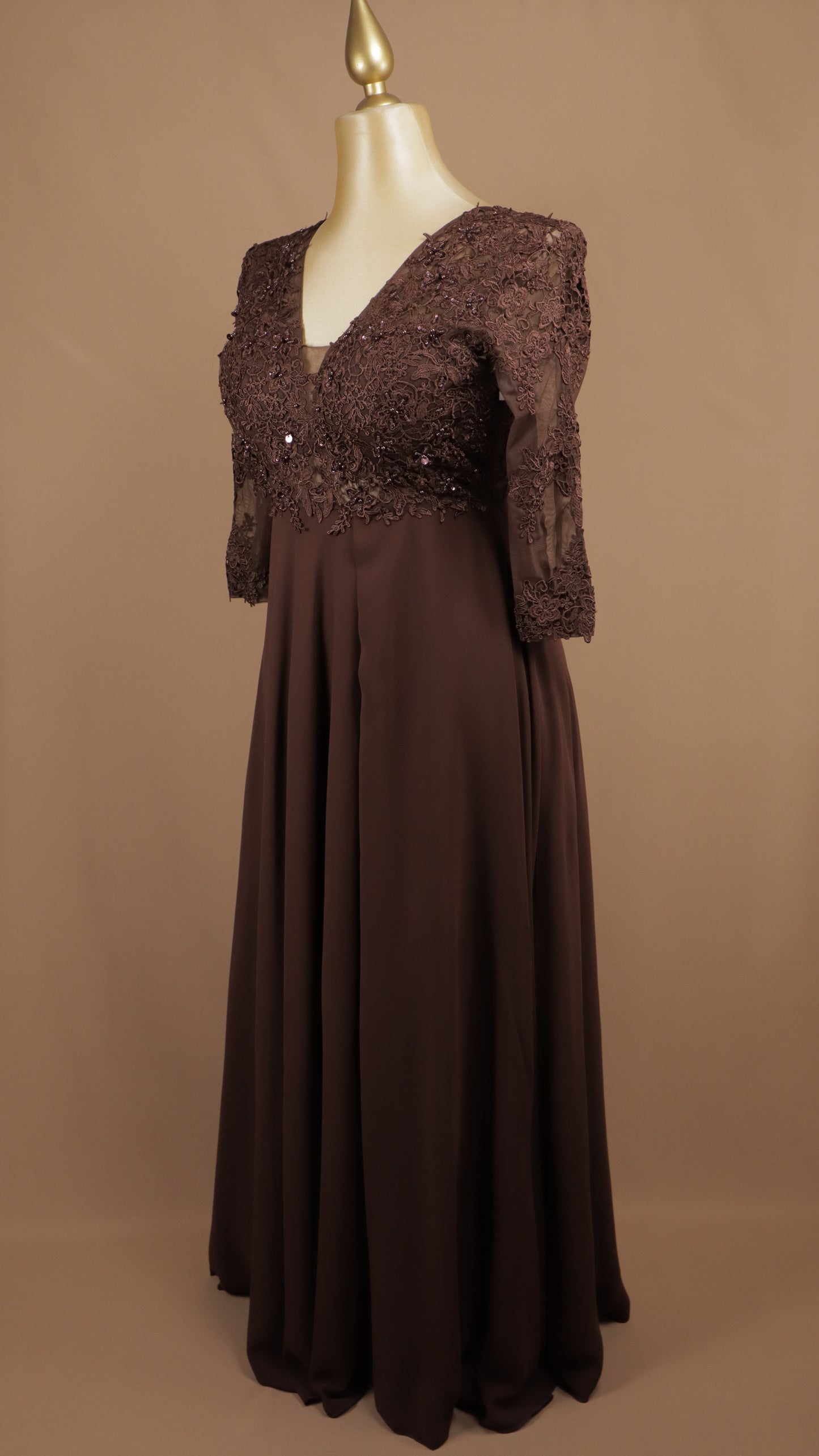 Vestido largo extra de gala con top de encaje pedrería y falda de gasa