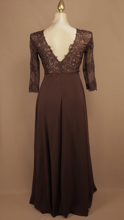 Vestido largo extra de gala con top de encaje pedrería y falda de gasa