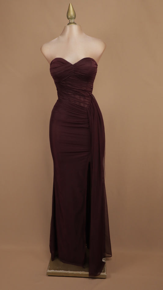 Vestido largo estraple con cauda