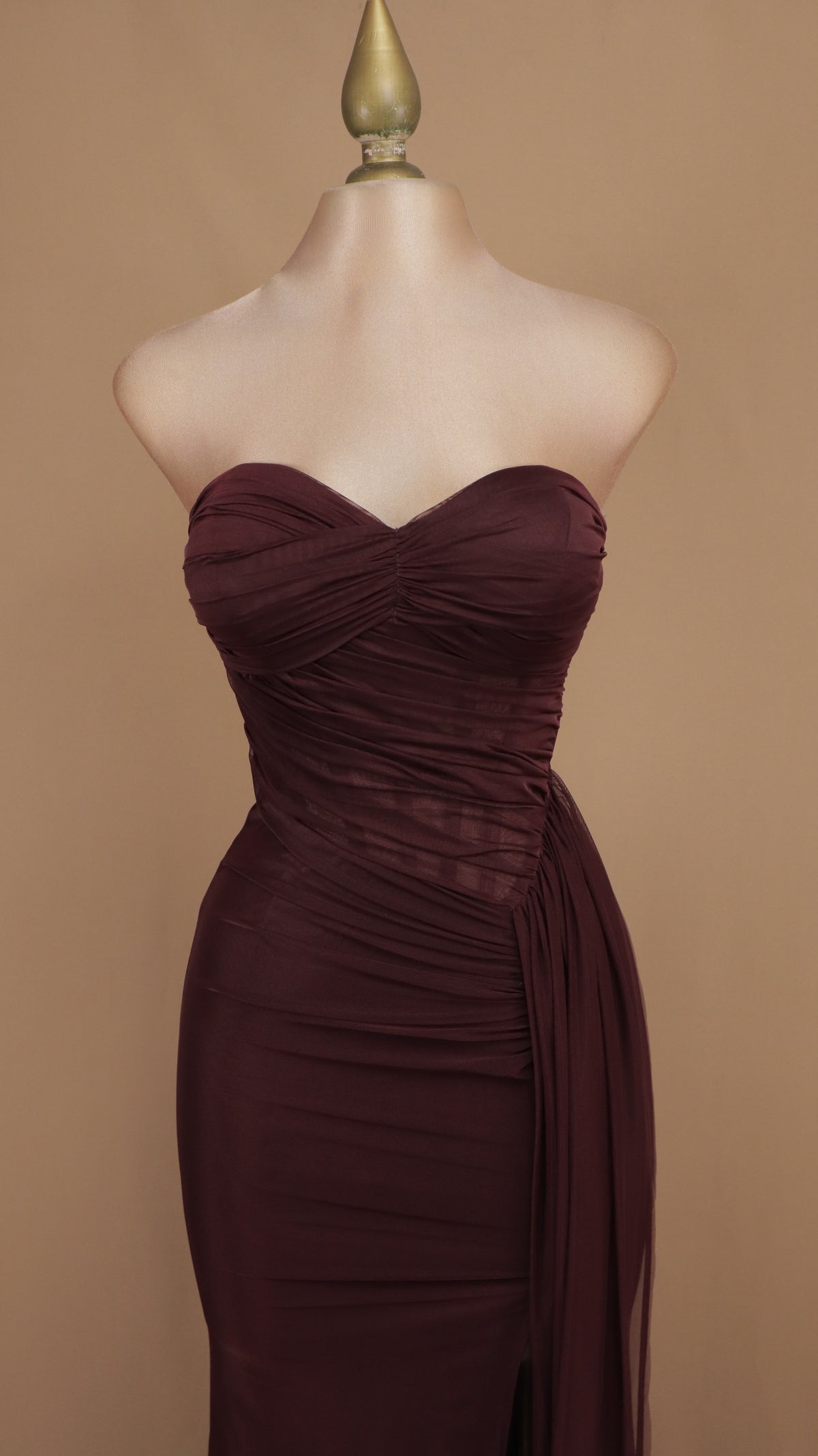 Vestido largo estraple con cauda