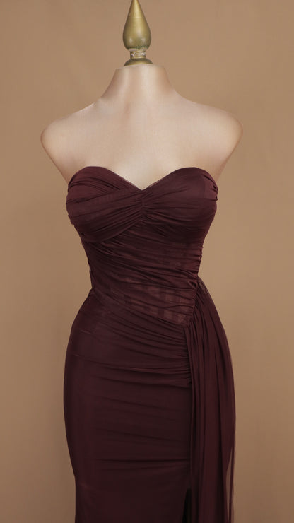 Vestido largo estraple con cauda