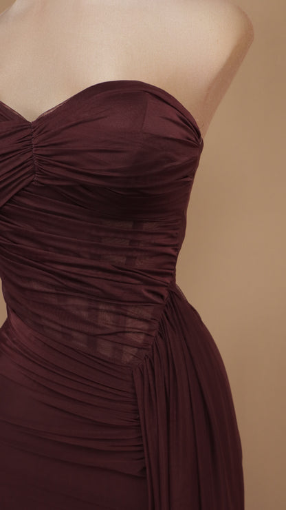 Vestido largo estraple con cauda