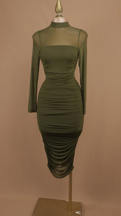 Vestido midi ajustado en malla en manga larga