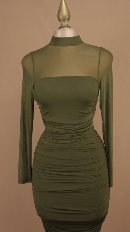 Vestido midi ajustado en malla en manga larga