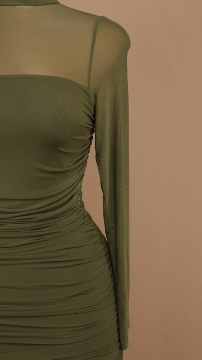 Vestido midi ajustado en malla en manga larga