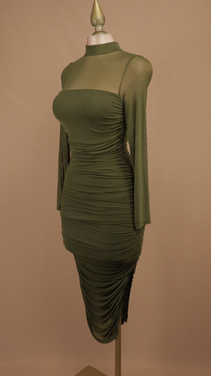 Vestido midi ajustado en malla en manga larga