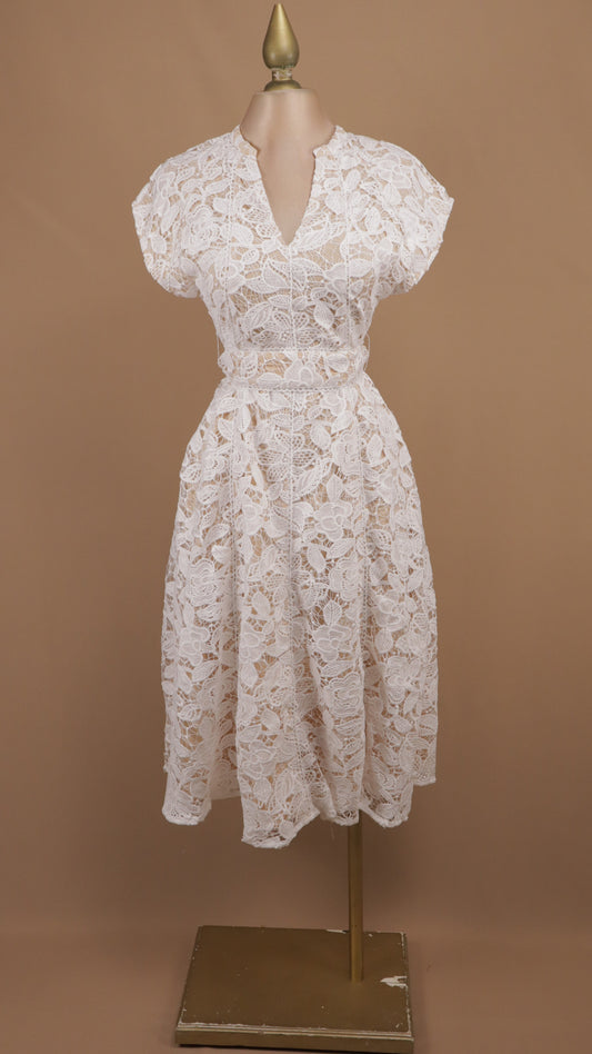Vestido midi de encaje floral guipur con escote en V