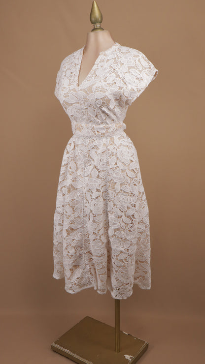 Vestido midi de encaje floral guipur con escote en V