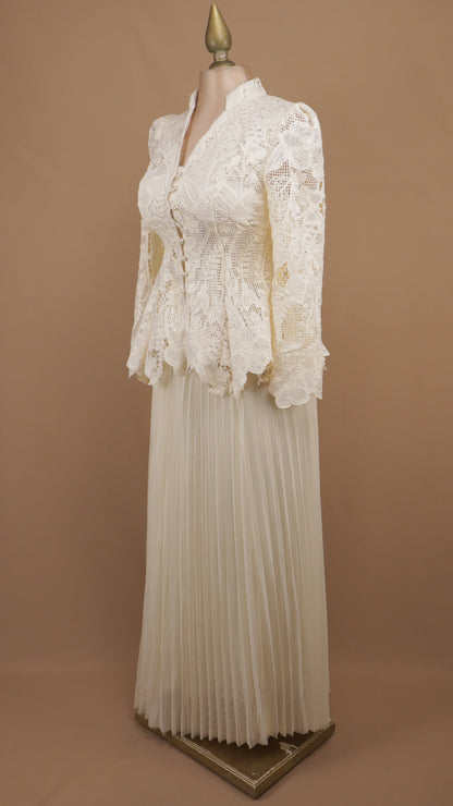Conjunto maxi de encaje guipur estilo peplum con falda plisada