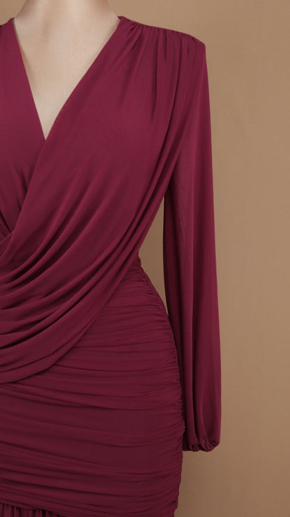 Vestido largo de noche en gasa drapeada con escote en V cruzado