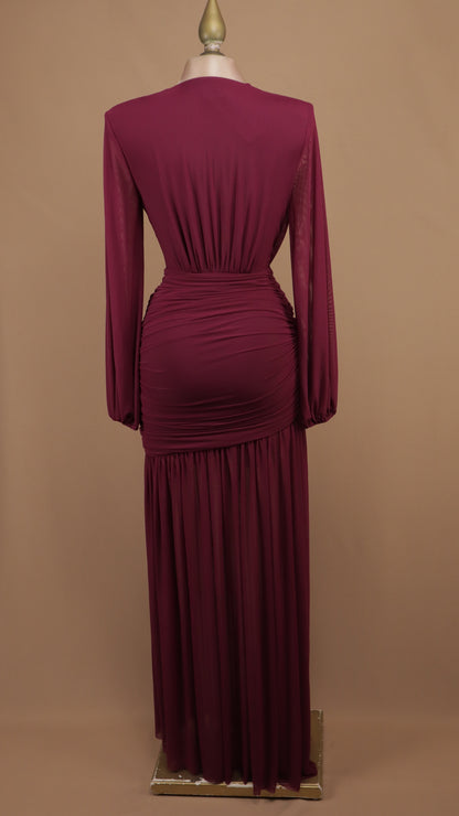 Vestido largo de noche en gasa drapeada con escote en V cruzado