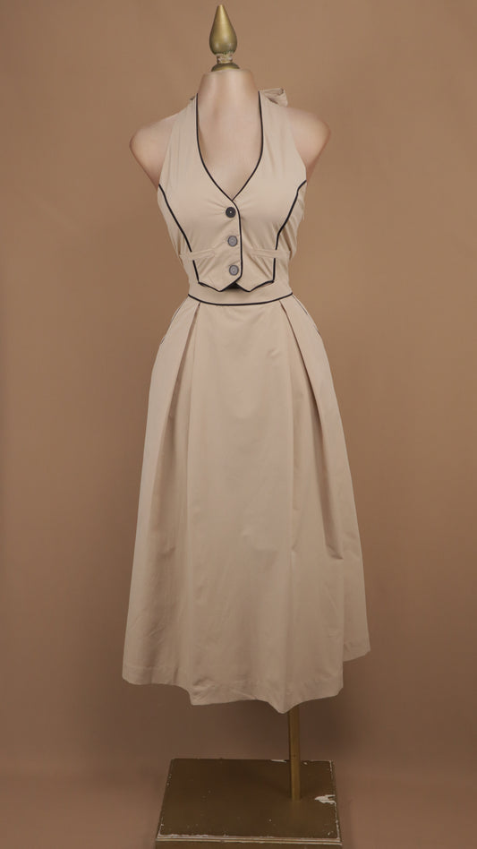 Vestido midi tipo sastre con cuello halter y ribetes en contraste