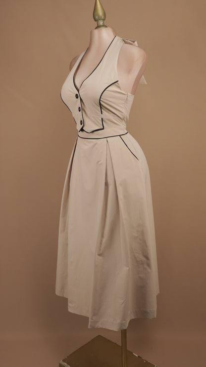 Vestido midi tipo sastre con cuello halter y ribetes en contraste