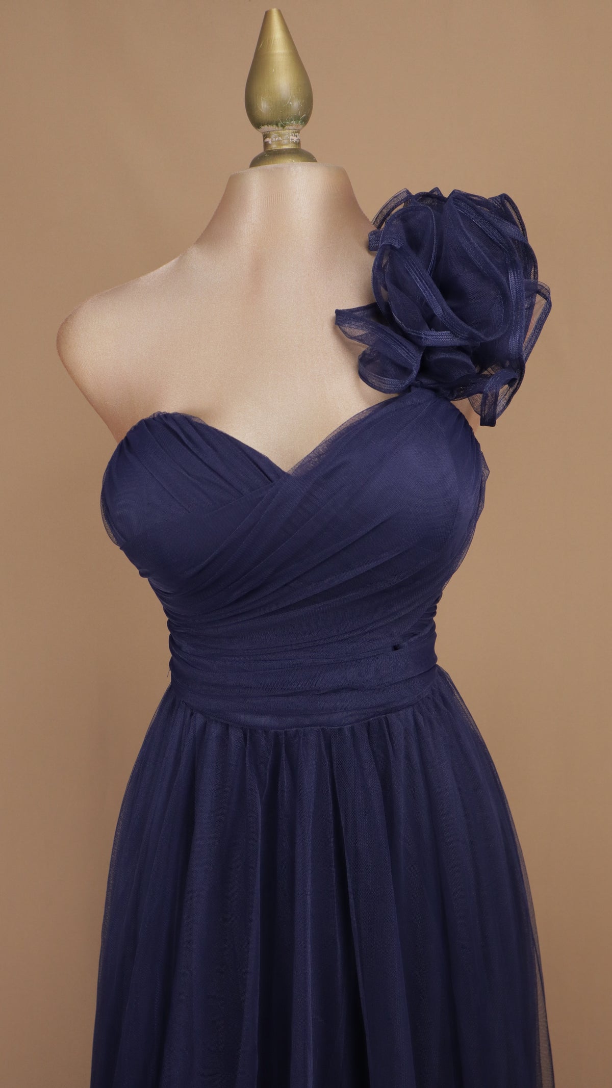 Vestido largo de tul con escote corazón
