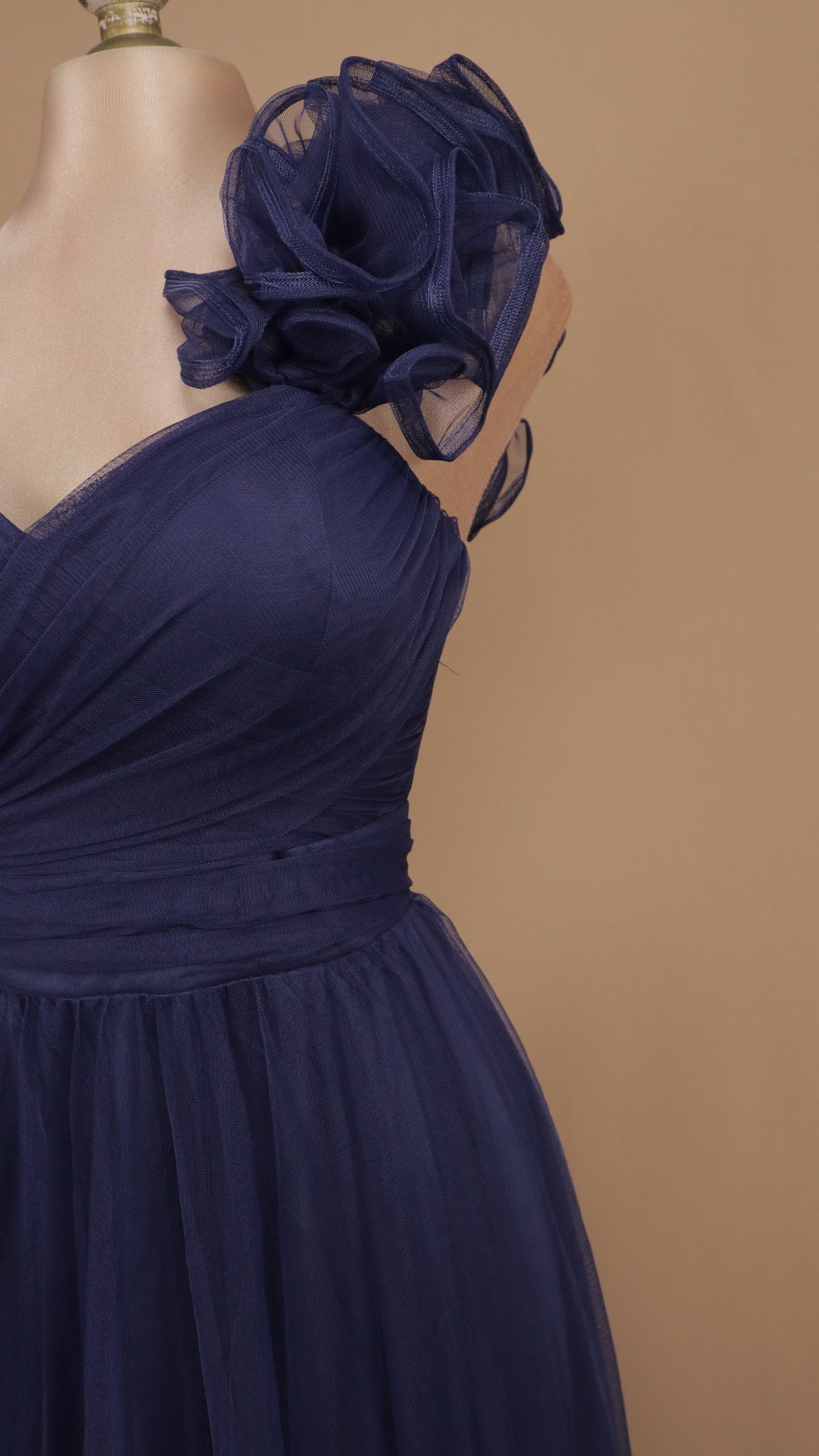 Vestido largo de tul con escote corazón