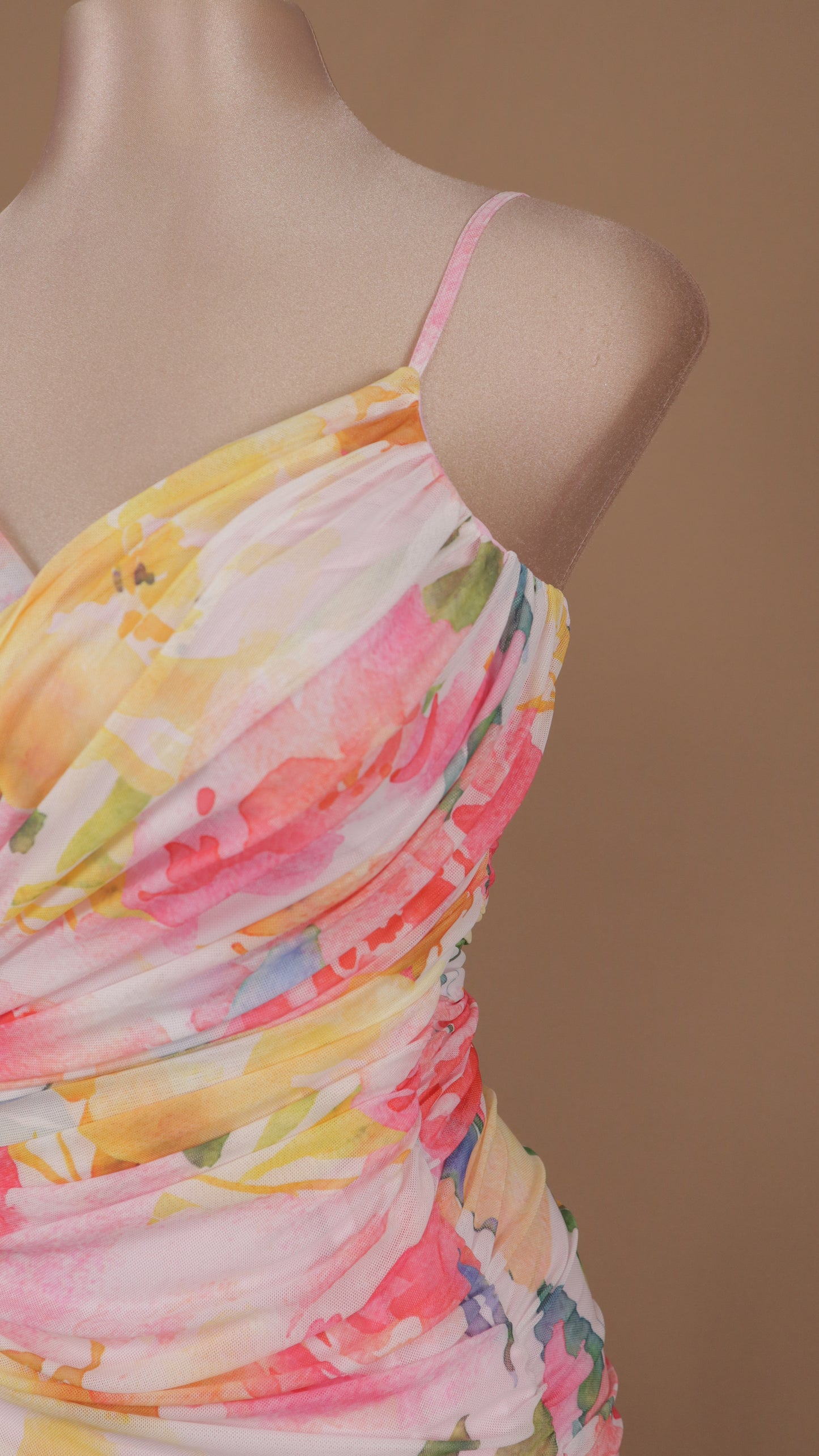 Vestido corto primavera con escote cruzado