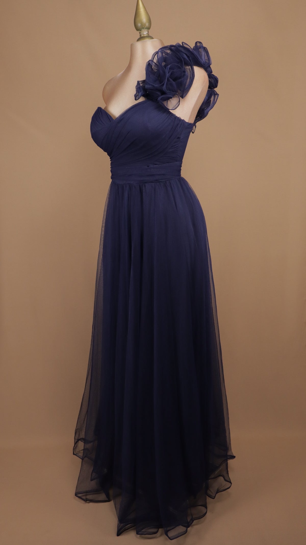 Vestido largo de tul con escote corazón