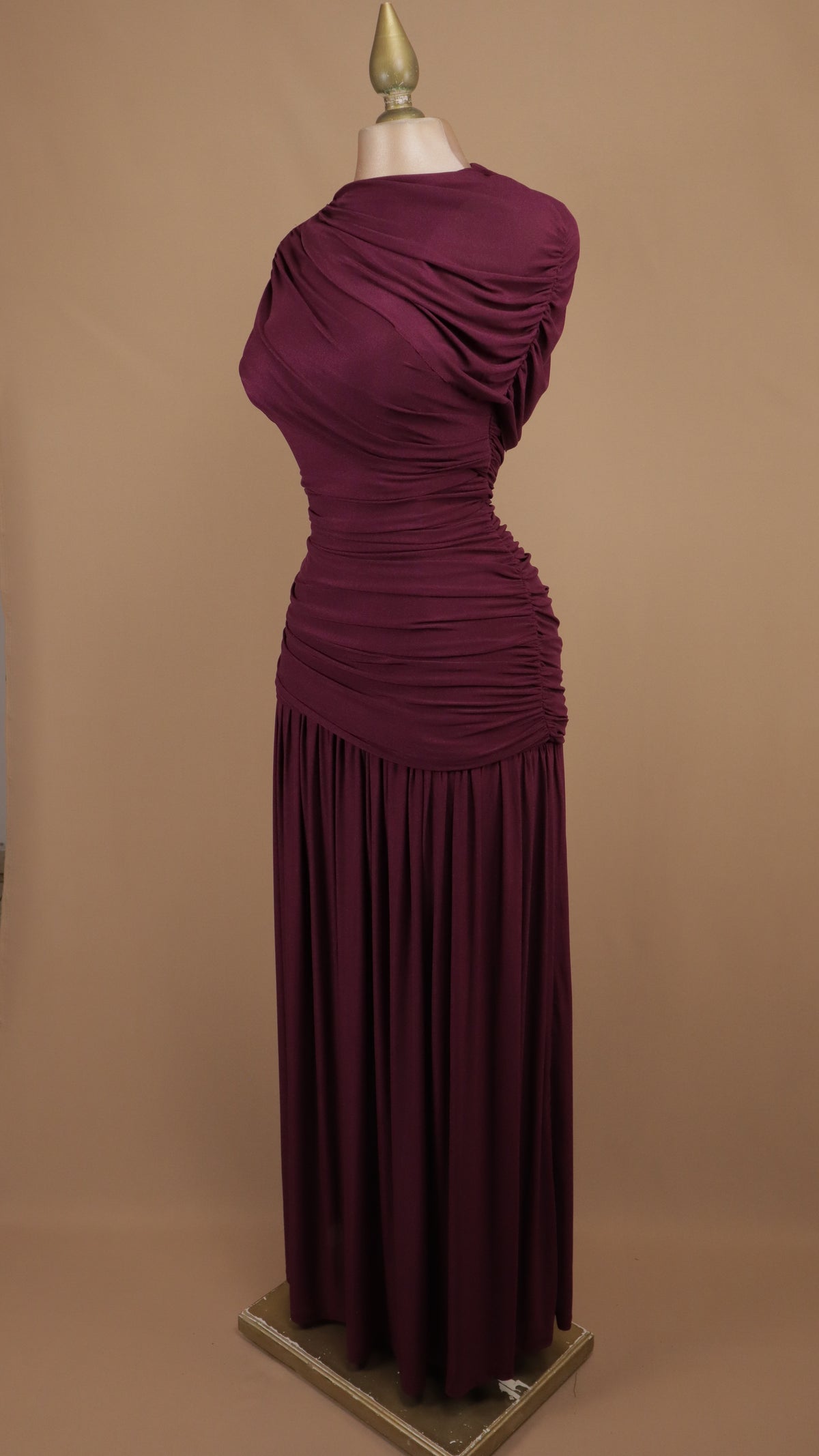 Vestido largo Étnico-Helénico con torso drapeado
