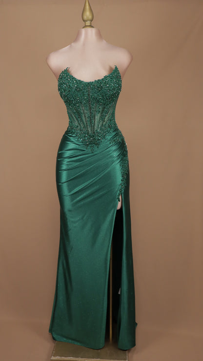Vestido largo para graduación con aplicación y abertura