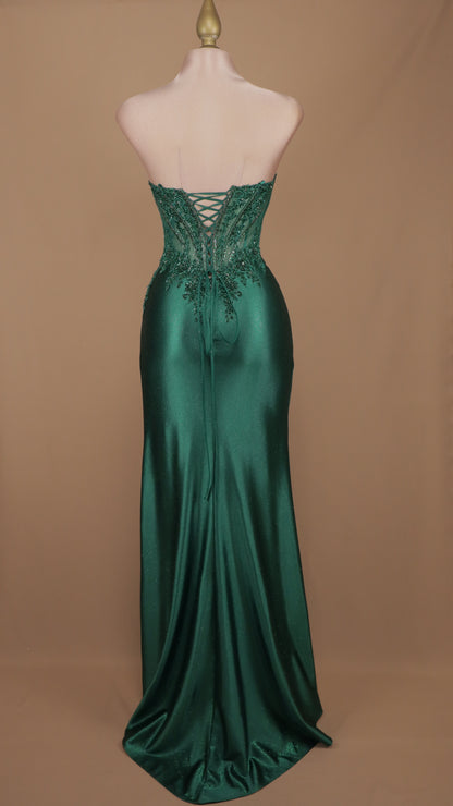 Vestido largo para graduación con aplicación y abertura
