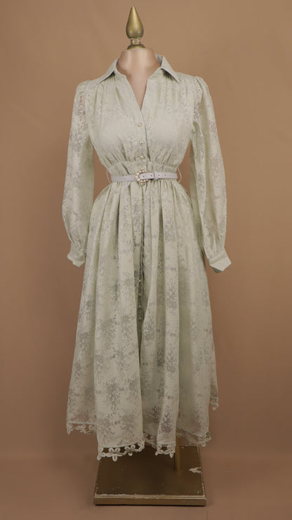 Vestido camisero midi de encaje floral con mangas obispo y cinturón